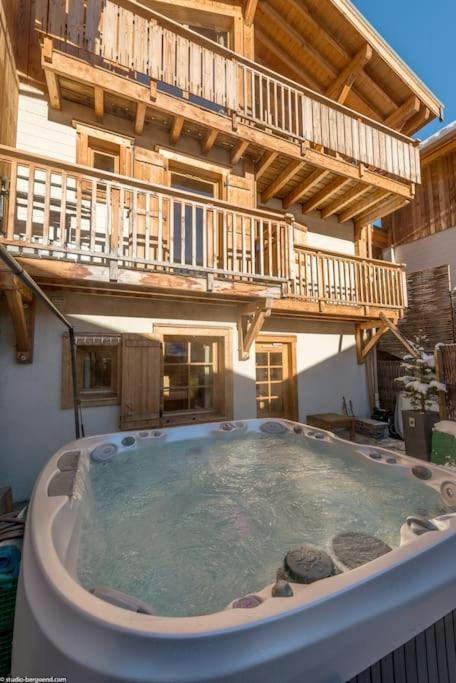 Cosy 4 Bedroom Chalet With Hot Tub Saint-Marcel  Luaran gambar