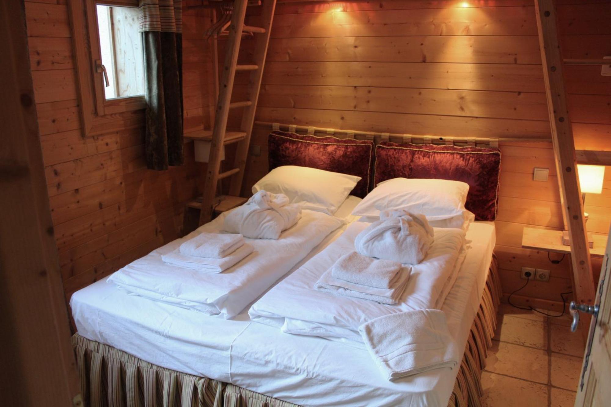 Cosy 4 Bedroom Chalet With Hot Tub Saint-Marcel  Luaran gambar