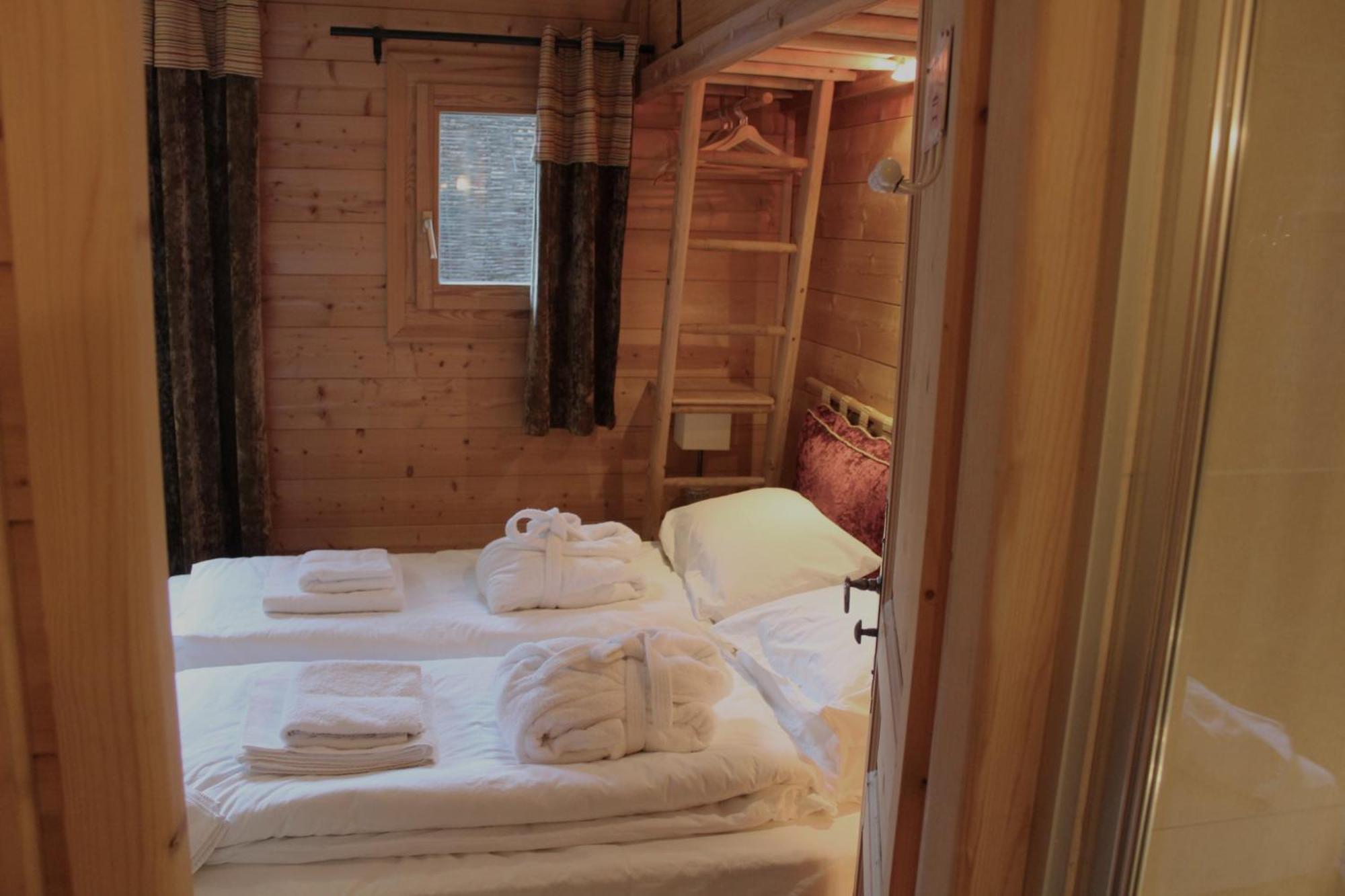 Cosy 4 Bedroom Chalet With Hot Tub Saint-Marcel  Luaran gambar