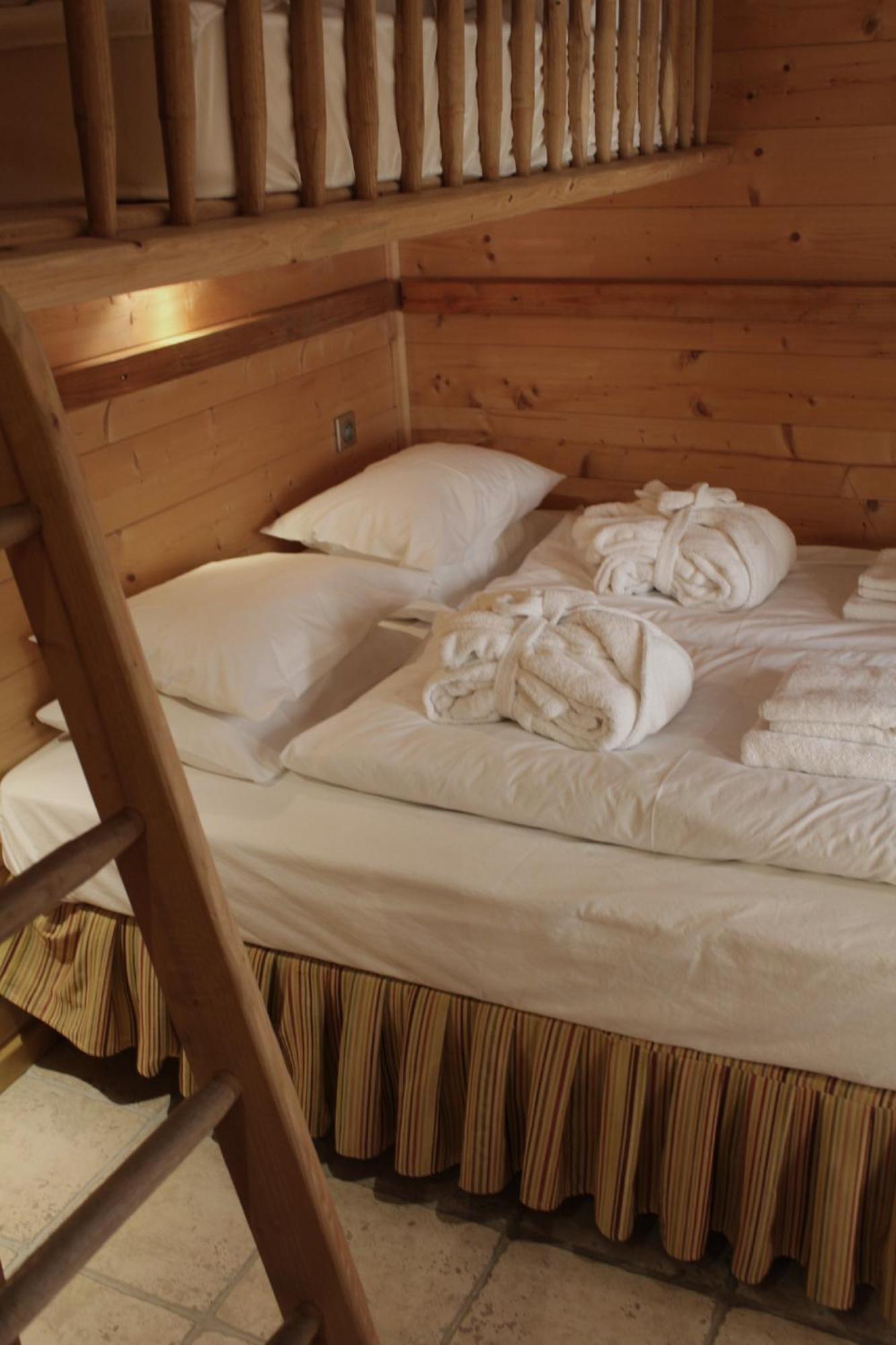 Cosy 4 Bedroom Chalet With Hot Tub Saint-Marcel  Luaran gambar